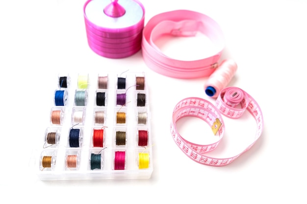 próbki nici i paleta pastelowa